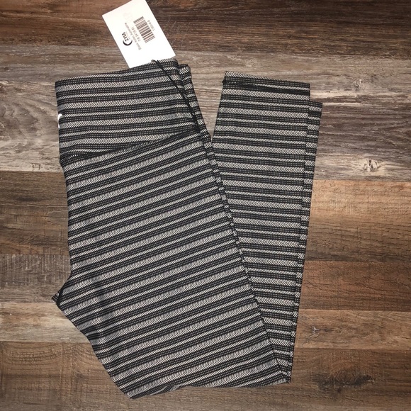 ZYIA Pants - Zyia Black Aztec Adrenaline 7/8 24 leggings